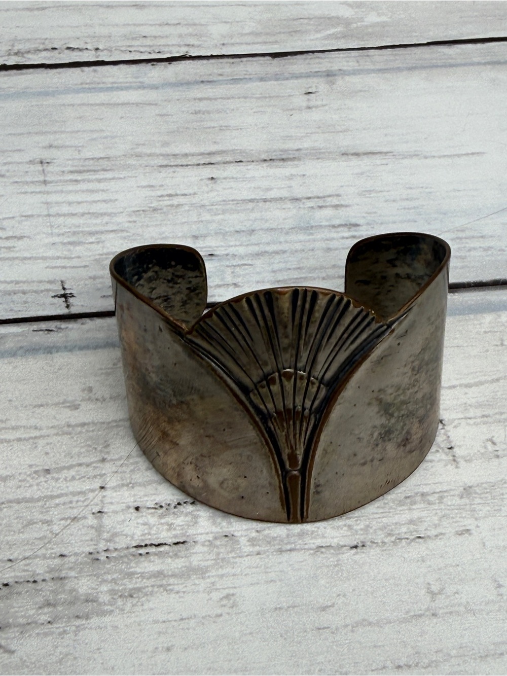 Antique silver Fan Motif Cuff Bracelet - Women's Bracelet